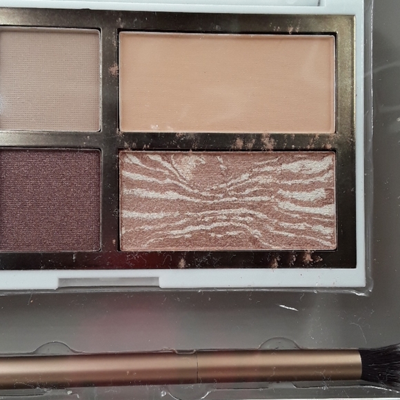 Body Collection England Compact & Brush Set. - Picture 7 of 7